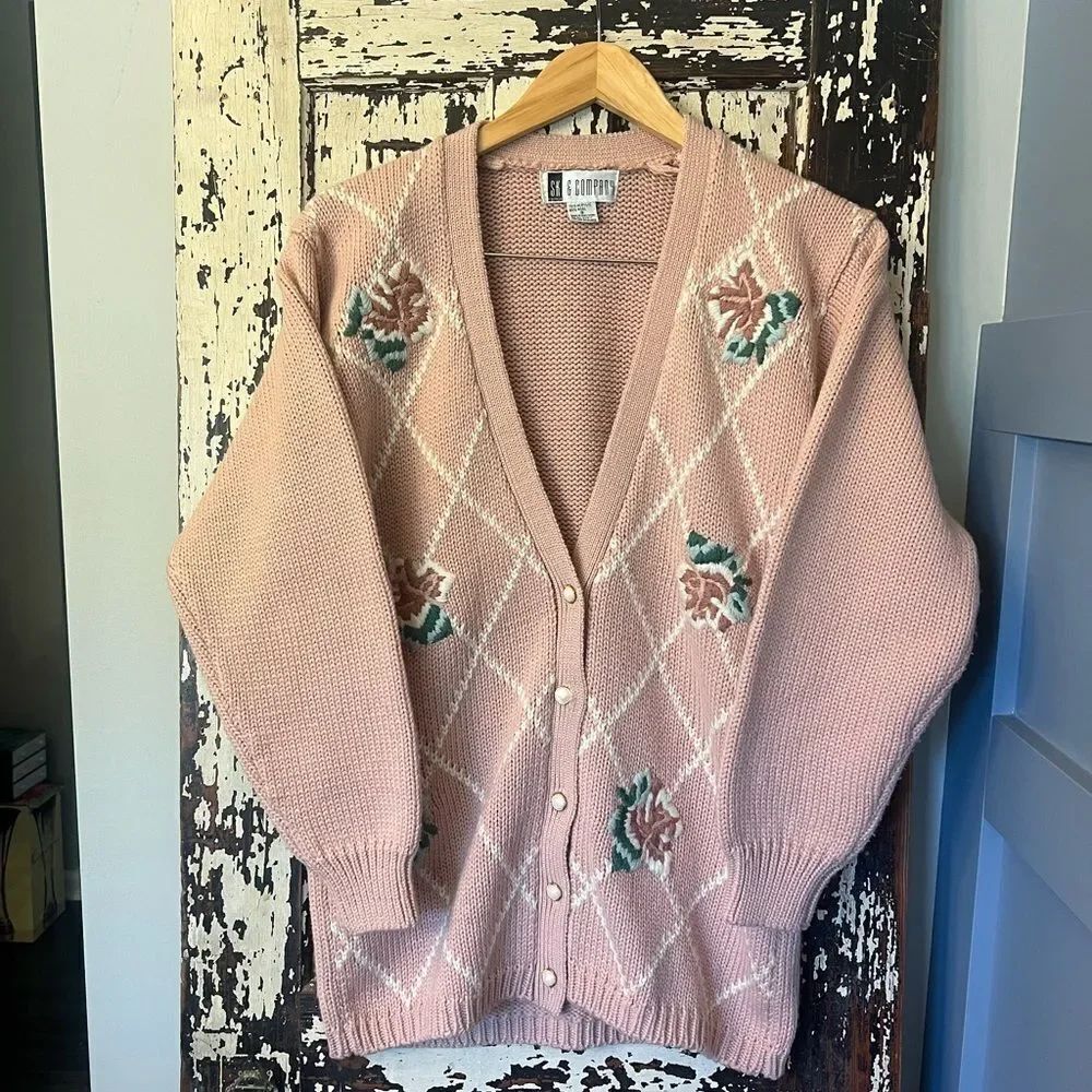 Pink Floral vintage Cardigan Sweater w beautiful pearl buttons. Size small. Wool